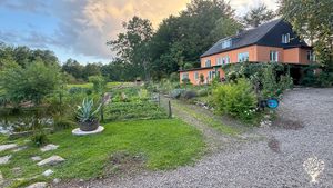 You will live at the topfloor with a wiew over the garden.