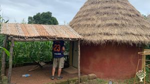 Voilà une des cases traditionnelles pour héberger les volontaires !!!