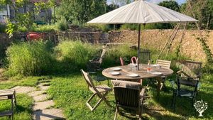 Familie (6-köpfig) mit Selbstversorgerhof, grossem Biogemüsegarten und ökologischer Lebensweise