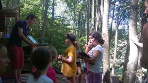 Minigolf écologique et parc à jeux qui traverse 5 jardins exotiques.