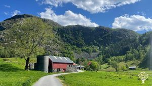 Join us on our historic family farm in Bergen.