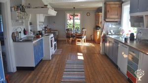 Family farm - farmhouse in Hälsingbland near lakes. Berries, vegatables & chickens.