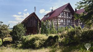Ressourcen Autarkes Weingut mit Wald und Wiesen in der Vorbergzone des Schwarzwalds