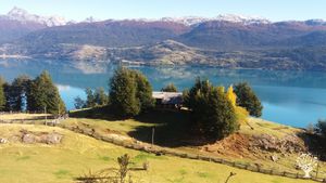 Granja a la orilla del lago General Carrera, con huerta orgánica y animales