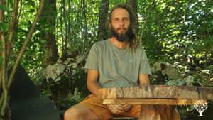 Building straw bale house in off grid place