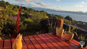 terrace , deck above the Atlantic;
view to Island São Jorge,
behind deck: cisterna  
