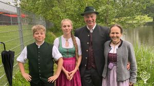 Hobby mit Hühner, Garten,  Ponys, Weidepflege