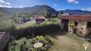 Ferme familiale dans le piémont pyrénéen