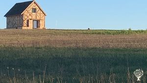 Un projet de future habitation éco-responsable, des travaux de plantations effectués et à continuer