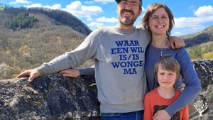 We are William, Frederika & Antoine and we would like to welcome you In Servant and Bellenaves!