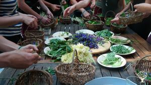 
cooking together with herbs
