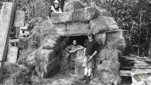 Alternative co-operative community, Communal Living Group, Family home and garden - rural