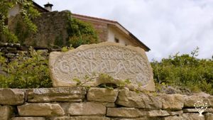 Repoblado rural en la zona media de navarra, nos basamos en la autogestion y la convivencia