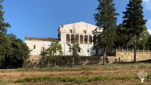 Producción agroecológica de verduras(2hectareas)masia catalana con muchos terreno y bosque cerca,