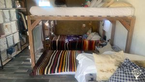 Somos una Escuela Agrícola y de Economía Social (campo, botánica textil, alimentos sanos)