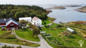 Coastal farm life at Leirvågan Gård