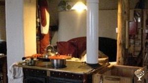 Jardins bio et maison autonome en auto-production électrique / Organic gardens and off-grid house