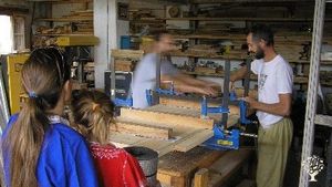 Alternative co-operative community, Community farm