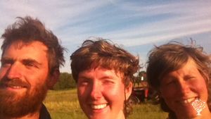 Family farm, Community farm