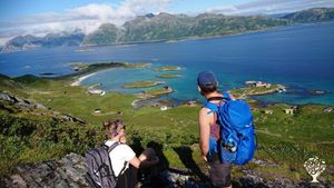 Overview of Mjølvik. The farm Vidsyn on the shark island up for the white beach