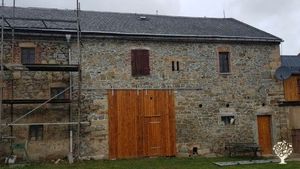 Die Scheune schon neu verfugt und in Arbeit