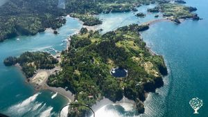 Unique garden in stunning artists' community