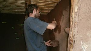 Pintando con arcilla.