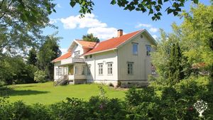 Hurdal Gjestegård is a beautiful old priest house from 1830. 
