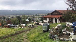 A small community of people, with lots of garden/Land projects.