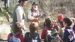 Proyecto artístico-ecológico. Somos una familia de 5 miembros. Compañía de teatro y huertas bio