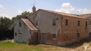 Piccola casa artistica con progetto di permacultura