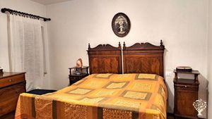 Casa situata a 600 metri di altitudine , con orti, pollaio, frutteto, boschetto di acacie, bosco mis