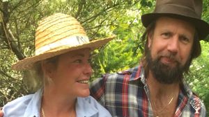 Regenerative family farm 30 min north of Stockholm with heritage hens, cats and dog. Yoga-friendly!