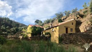 A semi-off grid small farm seeking good people