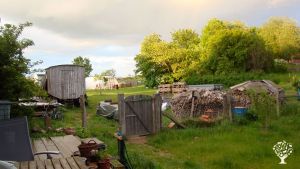 Hof mit Gemüsegarten, Tieren, Gewölbekeller zum Musizieren und viel Platz
