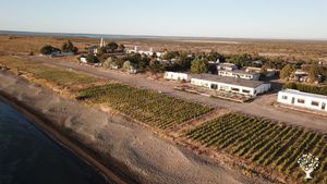 Front of the Lodge. The building behind the main one, is Staff´s Common Room. Bedrooms r behind it