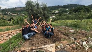 Exploração agroflorestal de 4ha com frutas, legumes e leguminosas feitas em harmonia