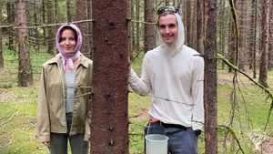 Beach and amazing nature! Veggies, eggs, wood, permaculture, ART