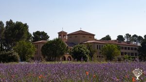 Exploitation agricole  de type monastique : viticulture, oléiculture et maraichage