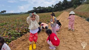 <CN122>평화의 노래가 울려퍼지는 농장 / A Farm Where the Song of Peace Resonates