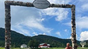 Økologisk drevet gård med bier. Beeki har lab, produksjon og lager ansiktsoljer m/Bivoks fra biene