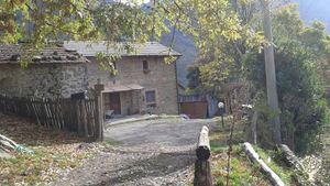 Azienda agricola biologica che si occupa di agricoltura sostenibile e allevamento in auto-produzione