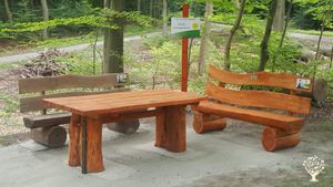 Produkte aus der Holzwerkstatt, Sitzgruppe am Wanderweg