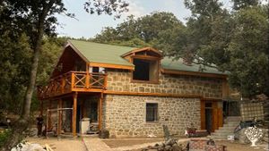 This is 2 flats upper floor my house first floor for the volunteers