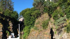 Unique garden in stunning artists' community