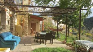 Proyecto artístico-ecológico. Somos una familia de 5 miembros. Compañía de teatro y huertas bio