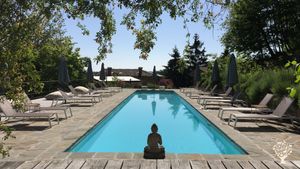 Due papaveri pool our woofers can use it in the free time