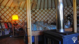 Zelfvoorzienend gezin met fruit en olijfolie verkoop