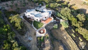 Ecological build farm, specia place and house, no neighbours near by......pure nature and valey view