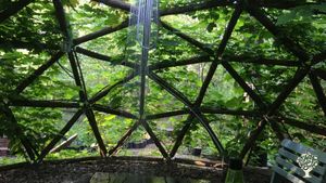 Living shower dome, with hot water